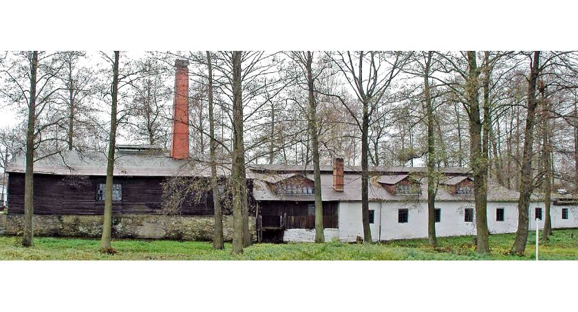 Zdjęcie przedstawia Zabytkowy Zakład Hutniczy w Maleńcu, widok z północnej strony