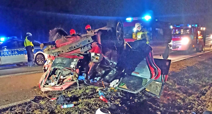 Zdjęcie volvo po dachowaniu