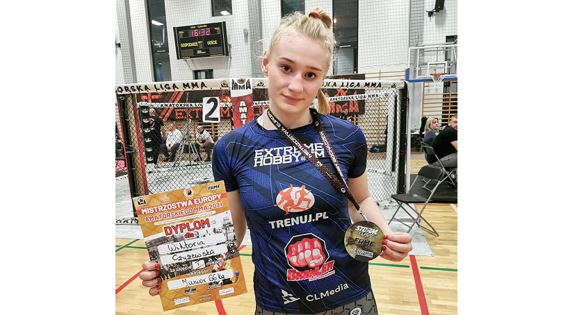 Zdjęcie Wiktorii Czyżewskiej z trofeami