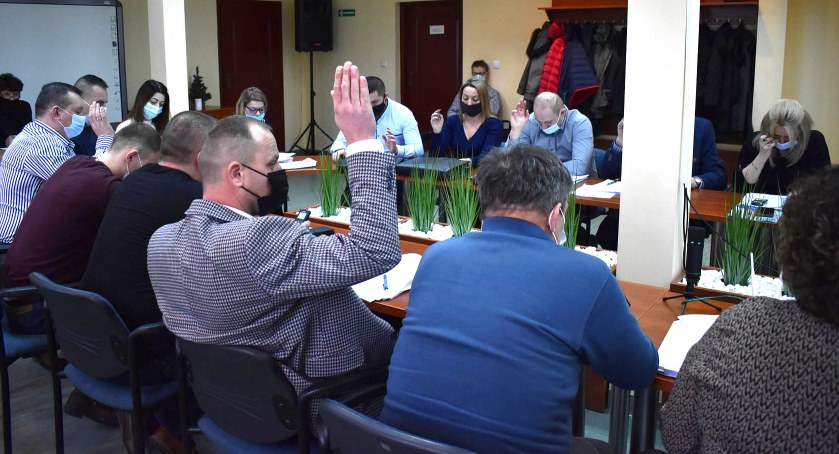Zdjęcie z ostatniej w 2021 roku sesji Rady Gminy Gowarczów