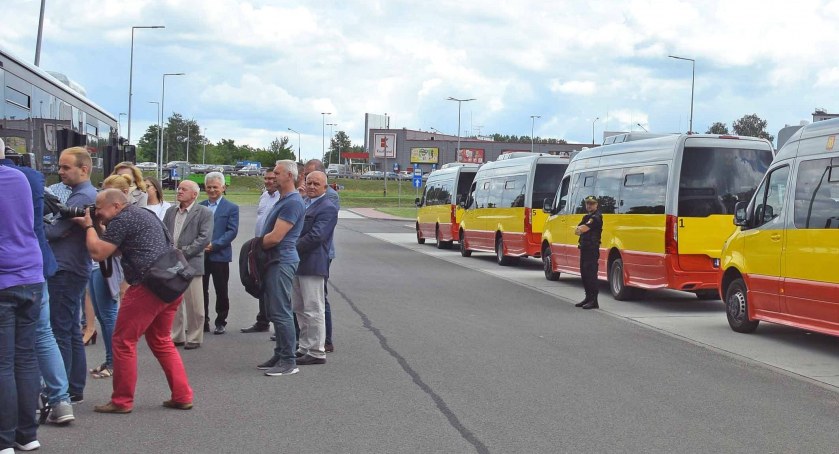 Zdjęcie koneckiego Dworca Przesiadkowego, gdzie rozpoczyna kursowanie najwięcej pojazdów komunikacji pasażerskiej