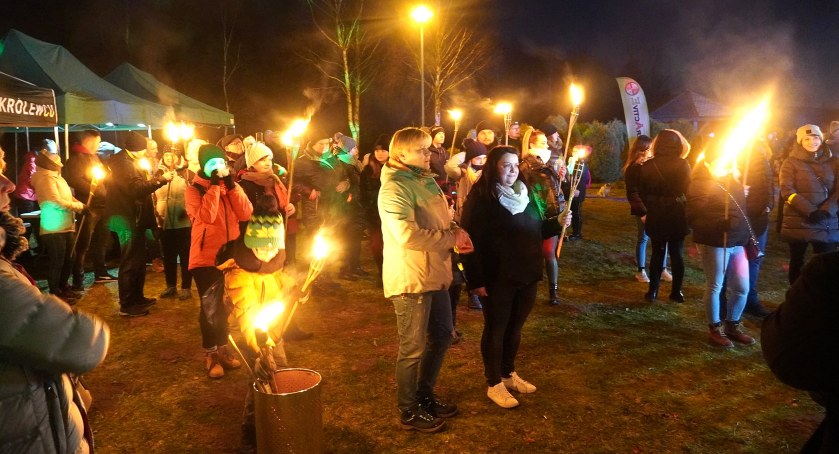Zdjęcie uczestników na starcie Królewskiego Rajdu w Królewcu