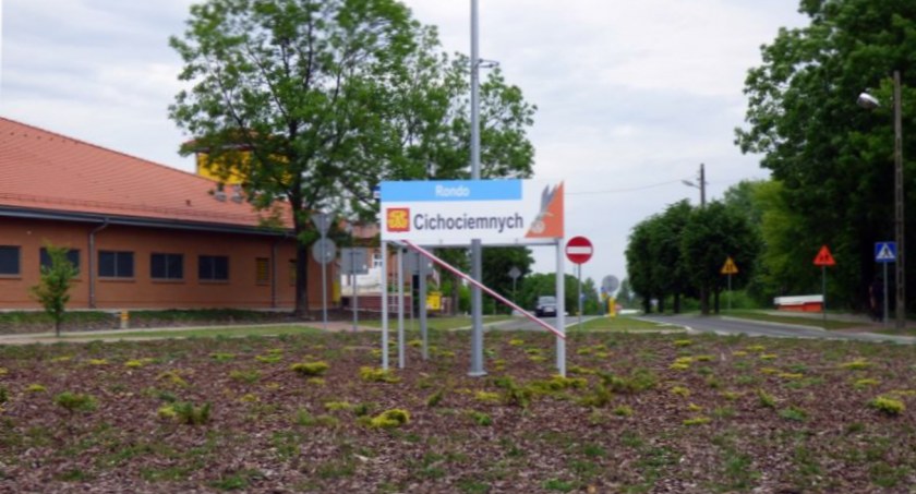 Zdjęcie przedstawia Rondo Cichociemnych w Końskich
