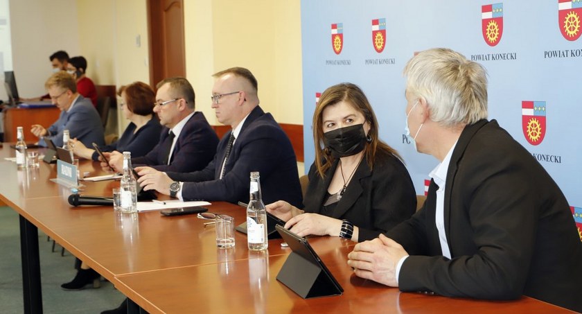 Zdjęcie radnych podczas Sesji Rady Powiatu