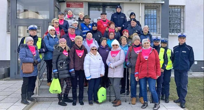 Zdjęcie uczestników przed wyruszeniem na trasę rajdu