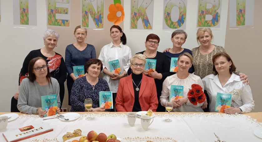 Zdjęcie Pań z Koła Gospodyń Wiejskich znad Plebanki z Janiną Malicką