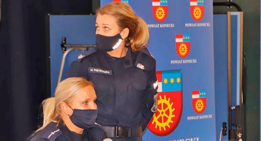 Zdjęcie asp. Moniki Zamachowskiej i st. sierż. Marty Przygodzkiej, które opowiadają o bezpieczeństwie