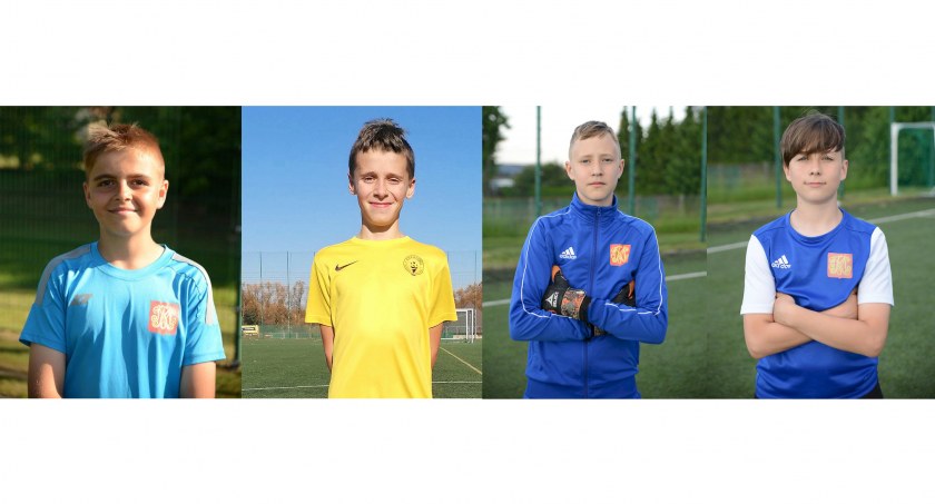 Zdjęcie młodych koneckich futbolistów powołanych do kadr wojewódzkich (od lewej: Mateusz Sidor, Aleks Wilczyński, Kacper Kaczmarek i Hubert Kołodziejczyk)