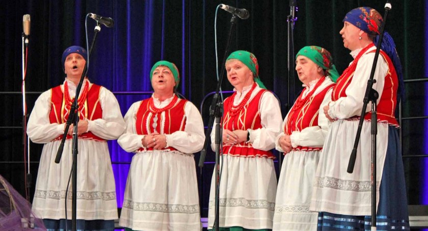 Zdjęcie laureatek konkursu, Zespołu Smarkowianki