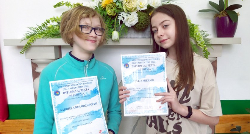 Zdjęcie Gabrieli Kołodziejczyk i Julii Miernik, laureatek konkursu
