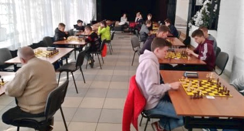 Zdjęcie uczestników turnieju szachowego