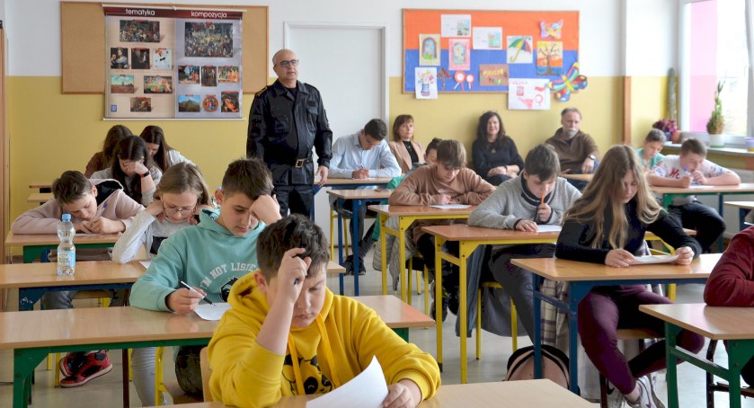 Zdjęcie uczestników gminnych eliminacji do Ogólnopolskiego Turnieju Wiedzy Pożarniczej w Stąporkowie