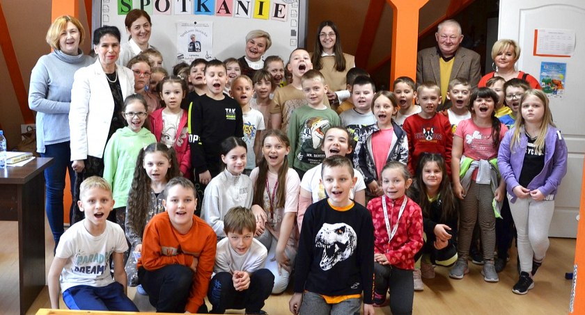 Pamiątkowe zdjęcie uczestników spotkania