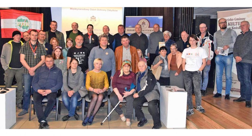 Zdjęcie uczestników spotkania historycznego