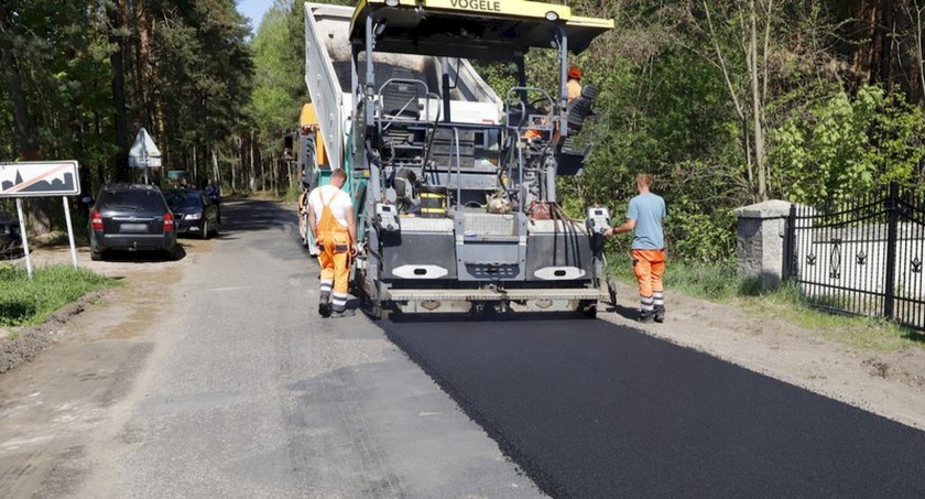Zdjęcie remontowanej remont drogi powiatowej w Czarnej