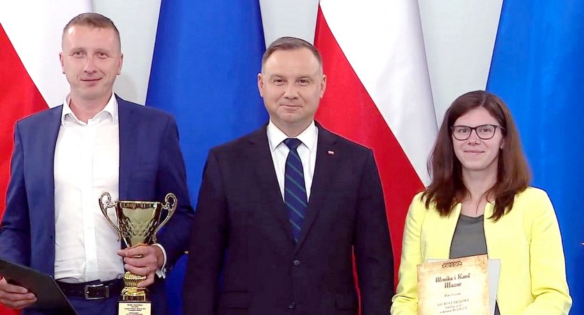 Zdjęcie prezydenta Andrzeja Dudy oraz Moniki i Karola Mazurów (fot. Kancelaria Prezydenta)