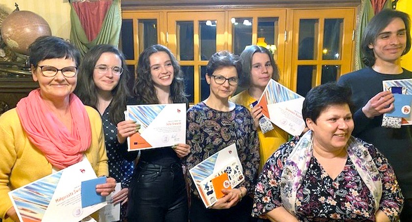 Zdjęcie uczestników programu z II LO w Końskich