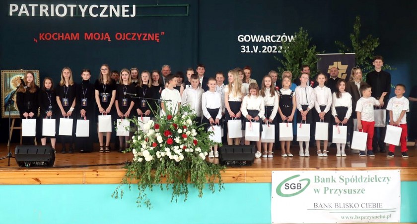 Zdjęcie nagrodzonych i organizatorów konkursu