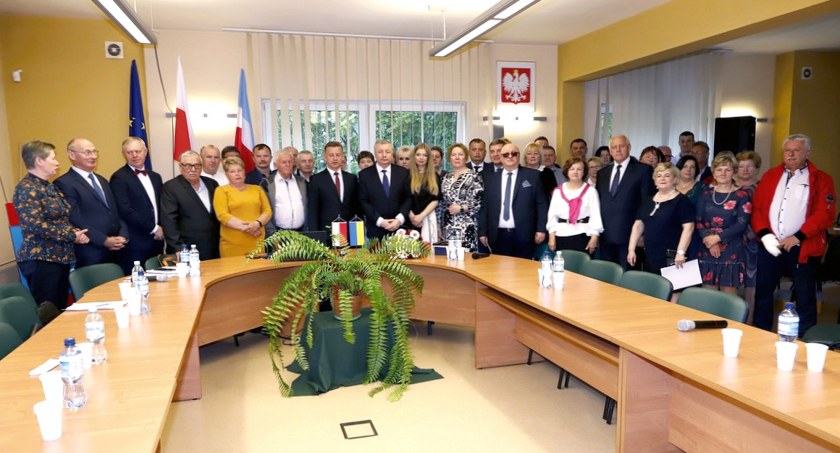 Zdjęcie z uroczystej sesji Rady Gminy w Fałkowie