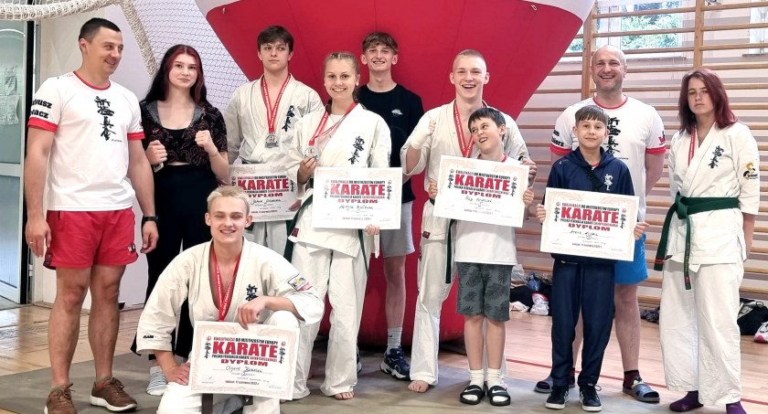 Zdjęcie drużyny Koneckiego Klubu Karate Kyokushin na turnieju w Łańcucie