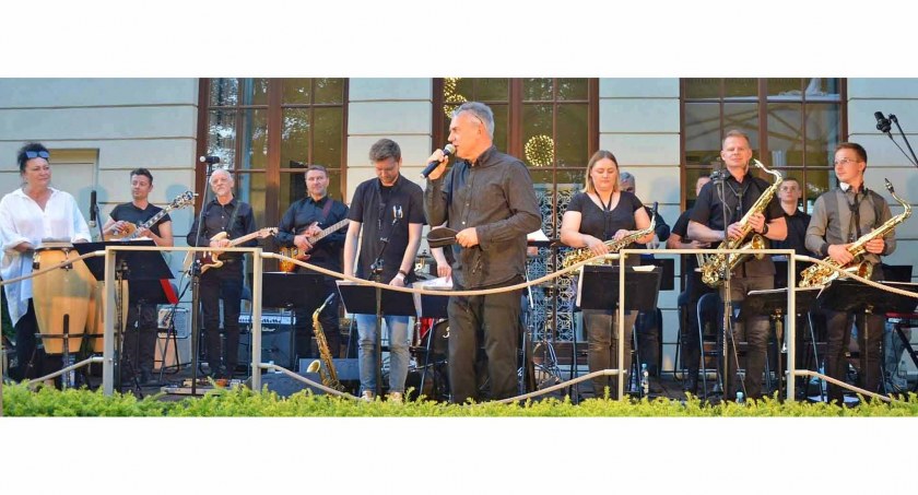 Zdjęcie Big Bandu po koncercie dla konecczan