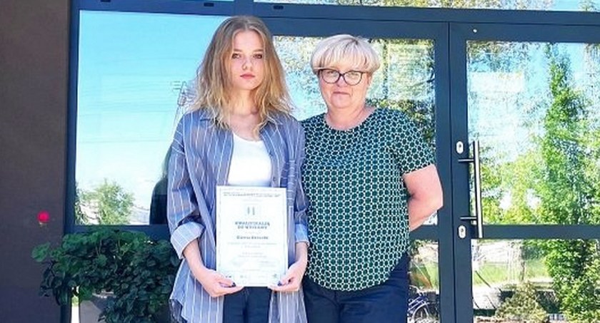 Zdjęcie Oliwii Dziurdź i jej opiekunki Urszuli Krzywkowskiej