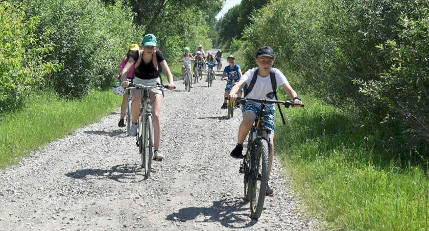 Zdjęcie uczestników Rajdu rowerowego z legendą