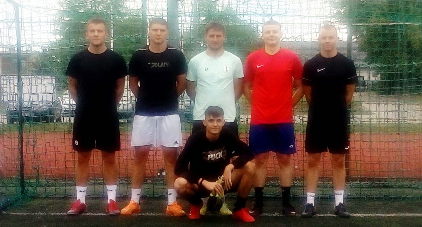 Zdjęcie Kółka Szachowego, triumfatora drugiego turnieju piłkarskiego Stowarzyszenia Sportowego Fair Play