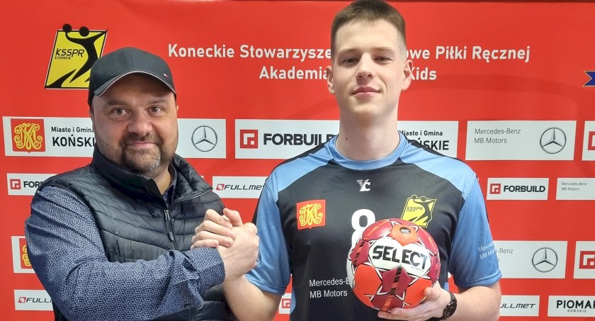Zdjęcie prezesa Andrzeja Kosa i pozyskanego do KSSPR Jakuba Janusa
