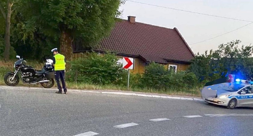 Zdjęcie miejsca zdarzenia z udzialem motocyklisty w Czermnie (gmina Fałków)