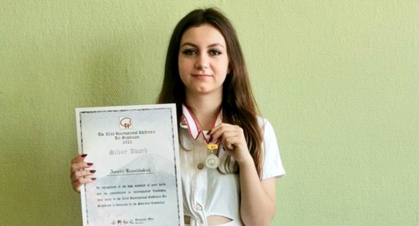 Zdjęcie Amelii Kamińskiej z japońskimi trofeami
