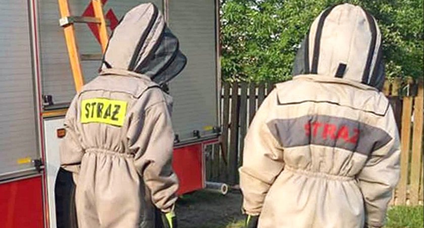 Zdjęcie strażacków z Rudy Malenieckiej, którzy wyruszają do akcji
