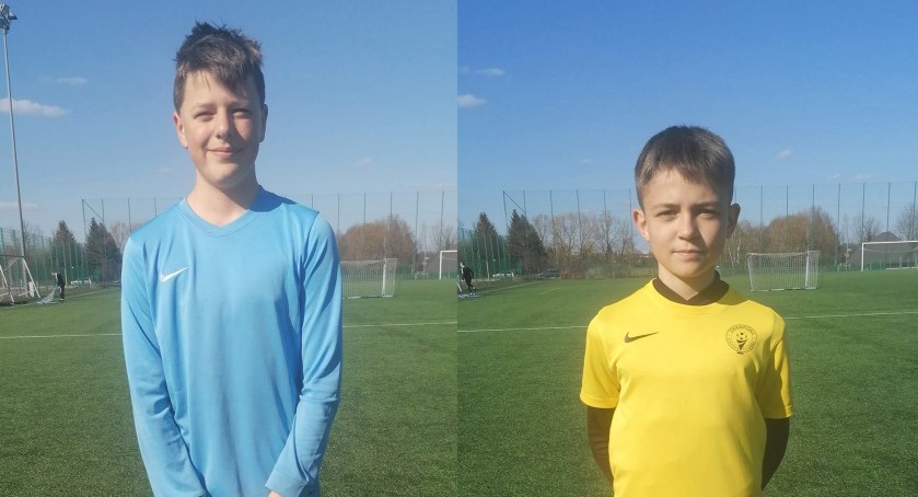 Zdjęcie Aleksandra Ferenca i Wojciecha Janusa, zawodników Akademii Piłkarskiej Champions Końskie