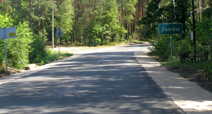 Zdjęcie remontowanej drogi powiatowej w Janowie
