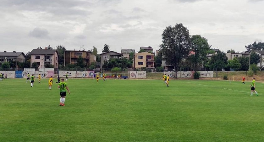 Zdjęcie fragmentu sparingu Skalnik Sulejów - Neptun Końskie