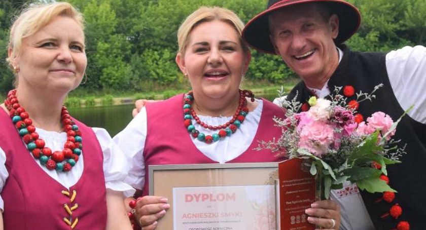 Zdjęcie: w środku Agnieszka Smyka, osobowość sceniczna 