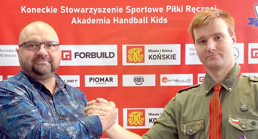 Zdjęcie prezesa Andrzeja Kosa i komendanta Hufca ZHP Końskie Jacka Sudra