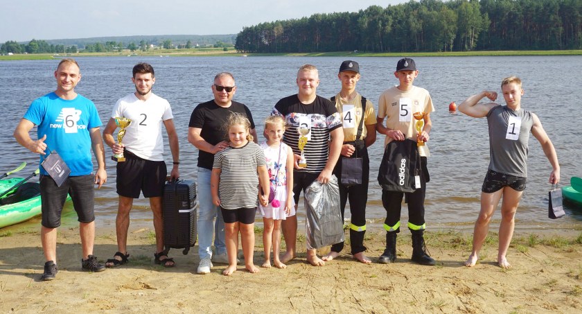 Zdjęcie Strongmanów z burmistrzem Michałem Pękalą i najmłodszymi kibicami