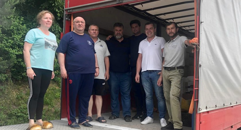 Zdjęcie osób zaangażowanych w transport żywności z gminy Fałków dla Pohrebyszcza
