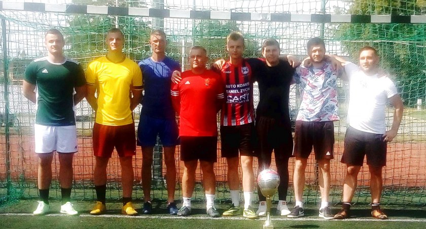 Zdjęcie zespołu STI Kopaniny, triumfatora całego cyklu wakacyjnych turniejów piłkarskich Fair Play