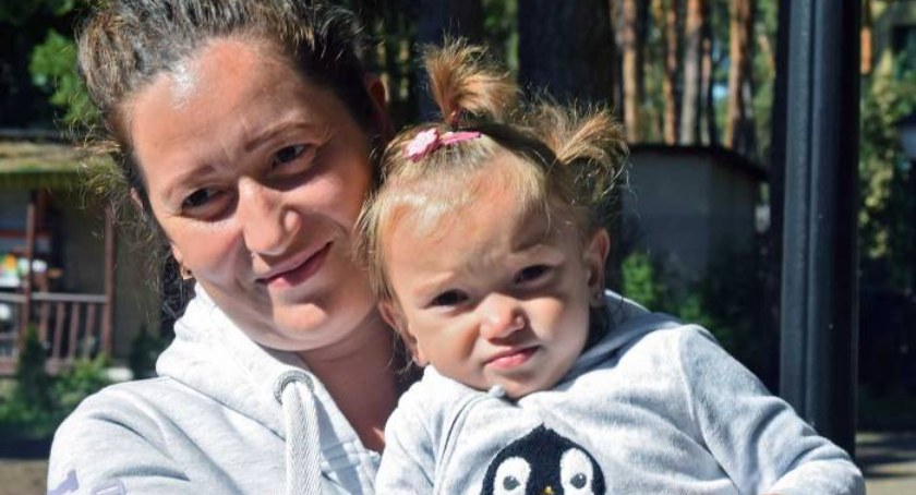 Na zdjęciu Natalia Makarenko z córką Karolinką