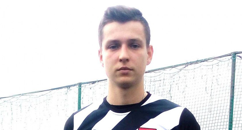 Zdjęcie Dawida Rakoczego (FC Skurcz), zdobywcy czterech bramek w meczu z Dream Team