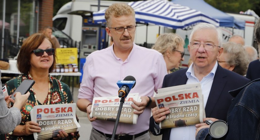 Zdjęcie: Poseł Krzysztof Lipiec na targu w Końskich 