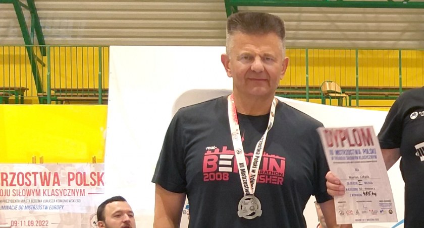 Zdjęcie Tomasza Domagały ze srebrnym medalem MP w Będzinie