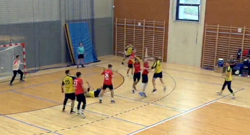 Zdjęcie fragmentu meczu SMS ZPRP II Kielce - KSSPR Końskie