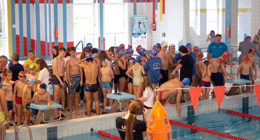 Zdjęcie uczestników maratonu pływackiego w Czarnieckiej Górze