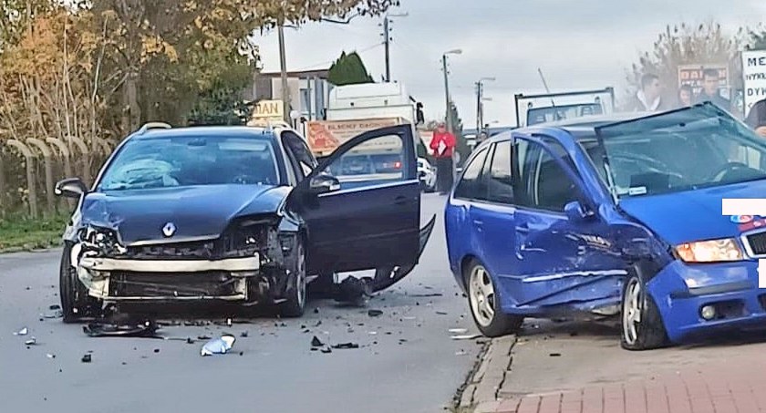 Zdjęcie samochodów po zderzeniu