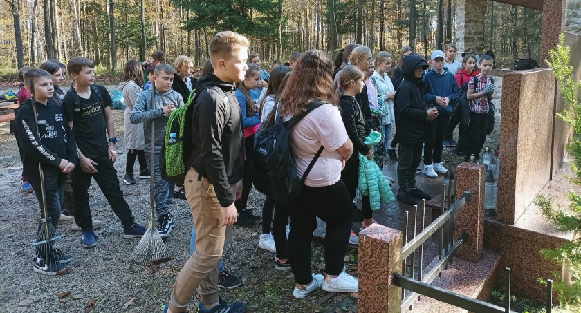 Zdjęcie uczniów ze Szkoły Podstawowej w Królewcu
