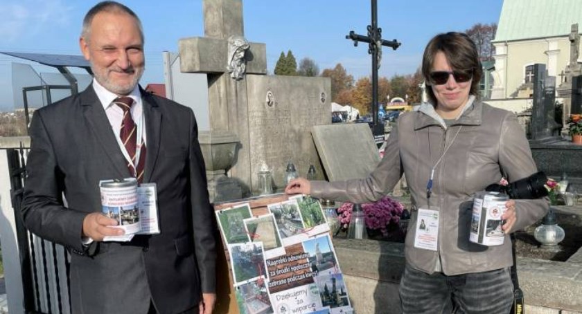 Zdjęcie: Kwestują Ada Dębowska i Wojciech Pasek 
