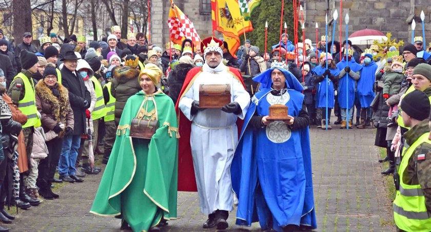 Zdjęcie z 2022 r. - Trzej Królowie w drodze do Dzieciątka